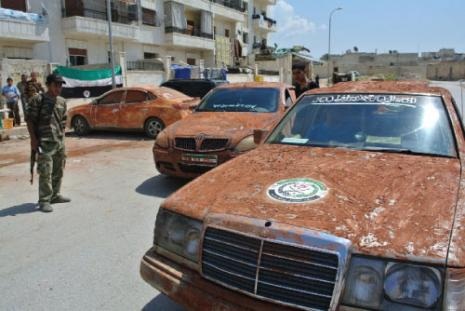 عناصر من المعارضة المسلحة شمالي حلب قبل أيام (أ ف ب) 