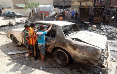 قتل 26 شخصاً في انفجارات استهدفت بغداد أمس (احمد الربيعي ـ أ ف ب) 