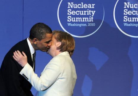 صحيفة ألمانية سألت: "هل أن أوباما عديم الأخلاق أو تجاوزته الأحداث؟" (جويل صمد ـ أ ف ب) 