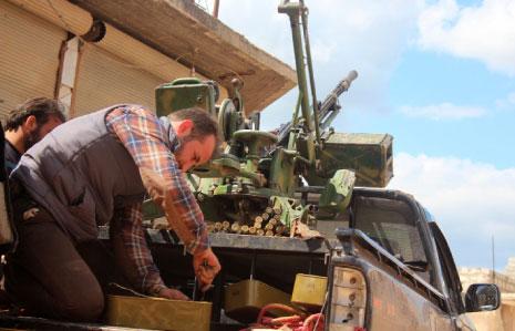 أخلى مسلحو «داعش» مواقعهم في مخيم اليرموك لمقاتلي «جبهة النصرة» (الأناضول)