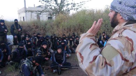 مسلحون إسلاميون في ريف حمص الشمالي قبل أيام (أمير نصر ــ الأناضول) 