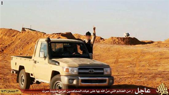 صورة نشرها "داعش" بعد سيطرته على محطة للكهرباء غرب سرت (عن الانترنت)