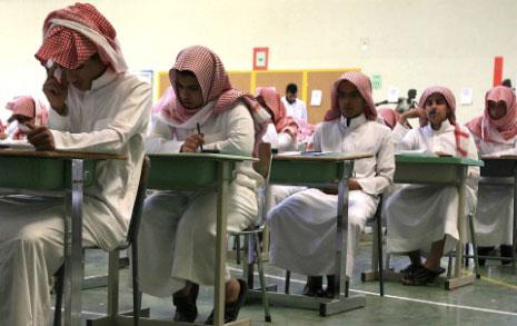 تبدأ عملية غسل أدمغة الطلاب السعوديين منذ الصفوف الأولى (الأخبار) 