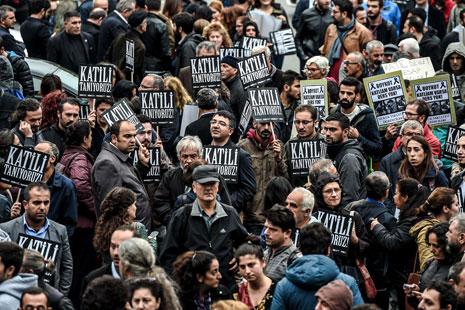 فرّقت الشرطة بعنف تجمعاً نُظم لتكريم ضحايا تفجيري أنقرة (أ ف ب)