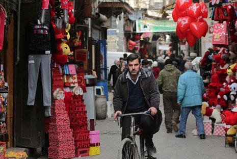 دمشق تستعد للحب رغم كل شيء (جوزيف عيد) 