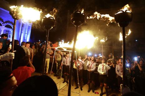من أجواء الاحتفال بعيد الصليب في مدينة دمشق أول من أمس (أ ف ب) 