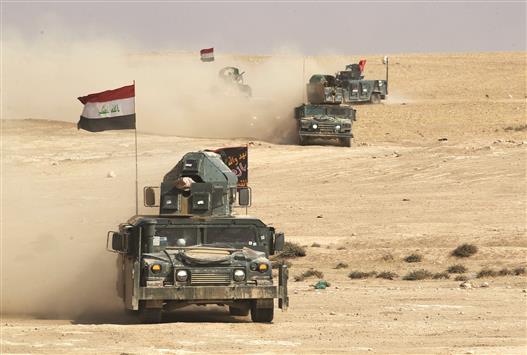 قوات موالية للجيش العراقي تتقدم نحو بلدة سن الذوبان جنوب الموصل أمس (أ ف ب)