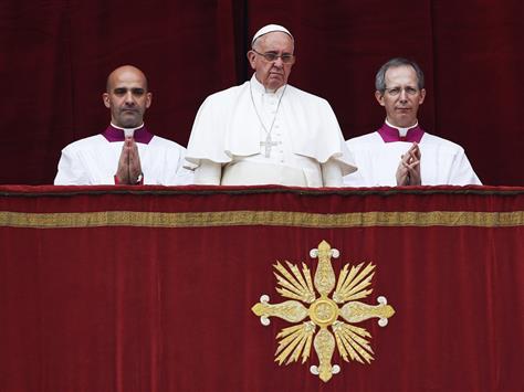 البابا فرنسيس يلقي رسالة الميلاد اليوم (رويترز)