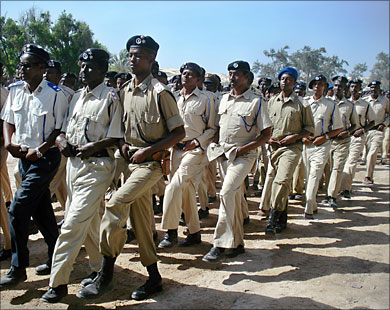 أفراد من الشرطة بالصومال أثناء استعراض في مقديشو