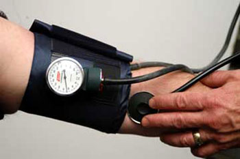اتباع نظام حياة صحي يجنب ارتفاع ضغط الدم