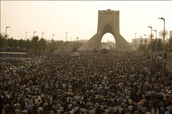 التظاهرة المؤيدة للموسوي في ساحة أزادي