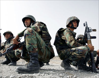 جنود أفغان أثناء التدريب