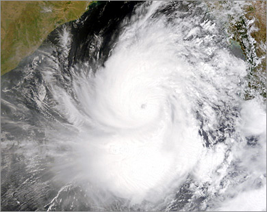 رياح الإعصار نرجس بلغت أحيانا 240 كيلومترا في الساعة