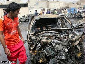 سيارة مدمرة جراء تفجير في العراق