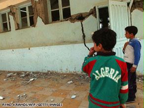 صورة أرشيفية لأثار خلفها زلزال ضرب الجزائر عام 2006.