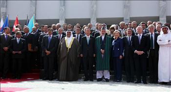 /صورة جماعية للمشاركين في مؤتمر كابول أمس