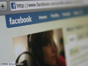 /لأول مرة يحقق facebook أرباحا وعدد مستخدميه يصل إلى 300 مليون