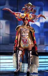 ملكة جمال البيرو في زي «الشيطان» المثير للجدل