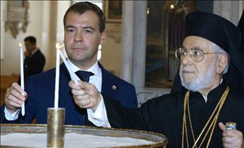 ميدفيديف والبطريرك هزيم في كنيسة حنانيا في دمشق أمس