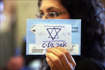ورقة اقتراع لاغية كُتب عليها بالعبرية «دولة إسرائيل تريد جلعاد شاليت».